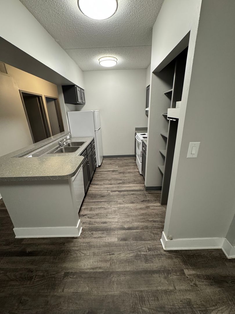 Des Moines Apartment: 2270 Bell Ave