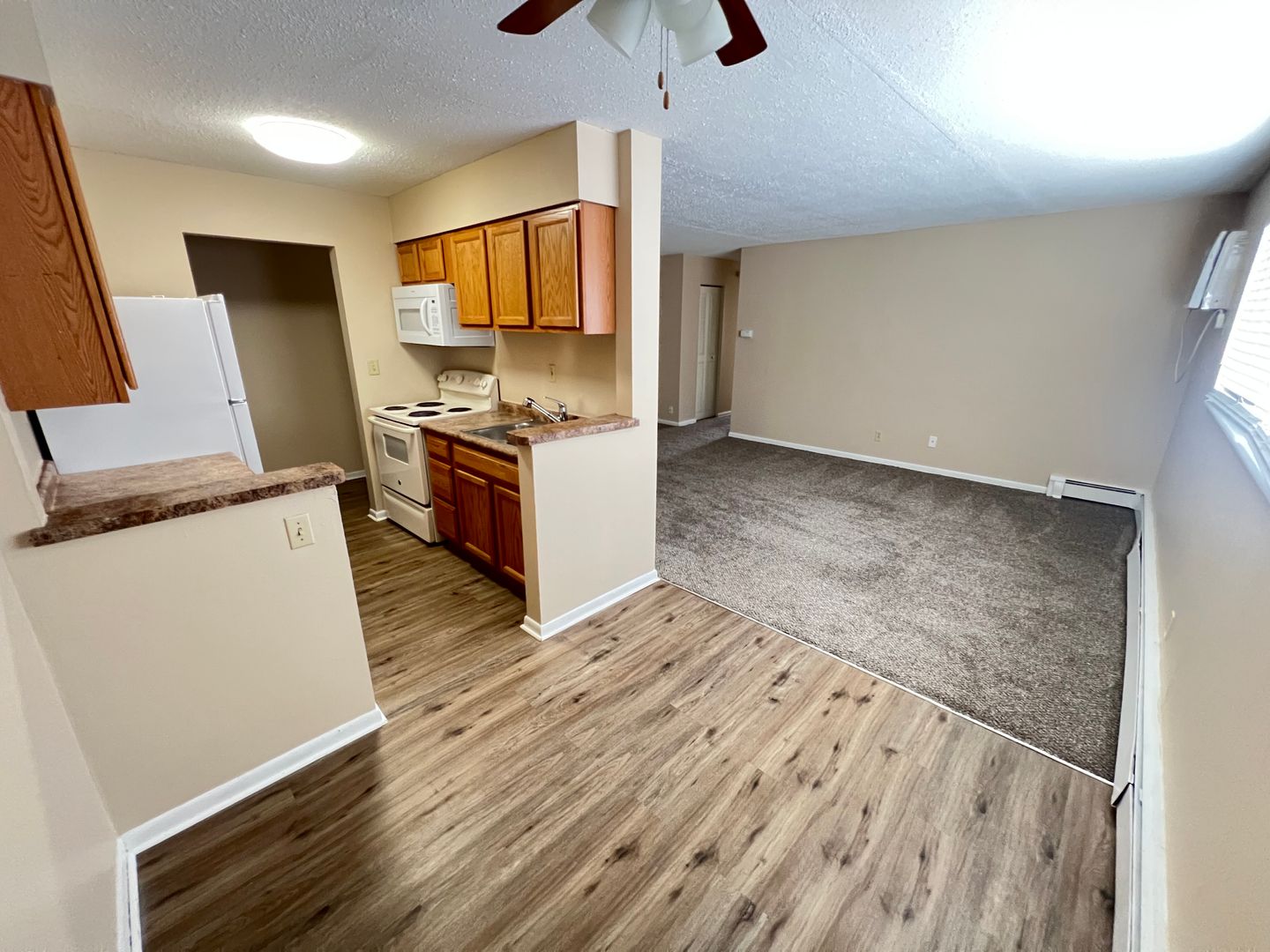 Urbandale Apartment: 7715 Hickman Road