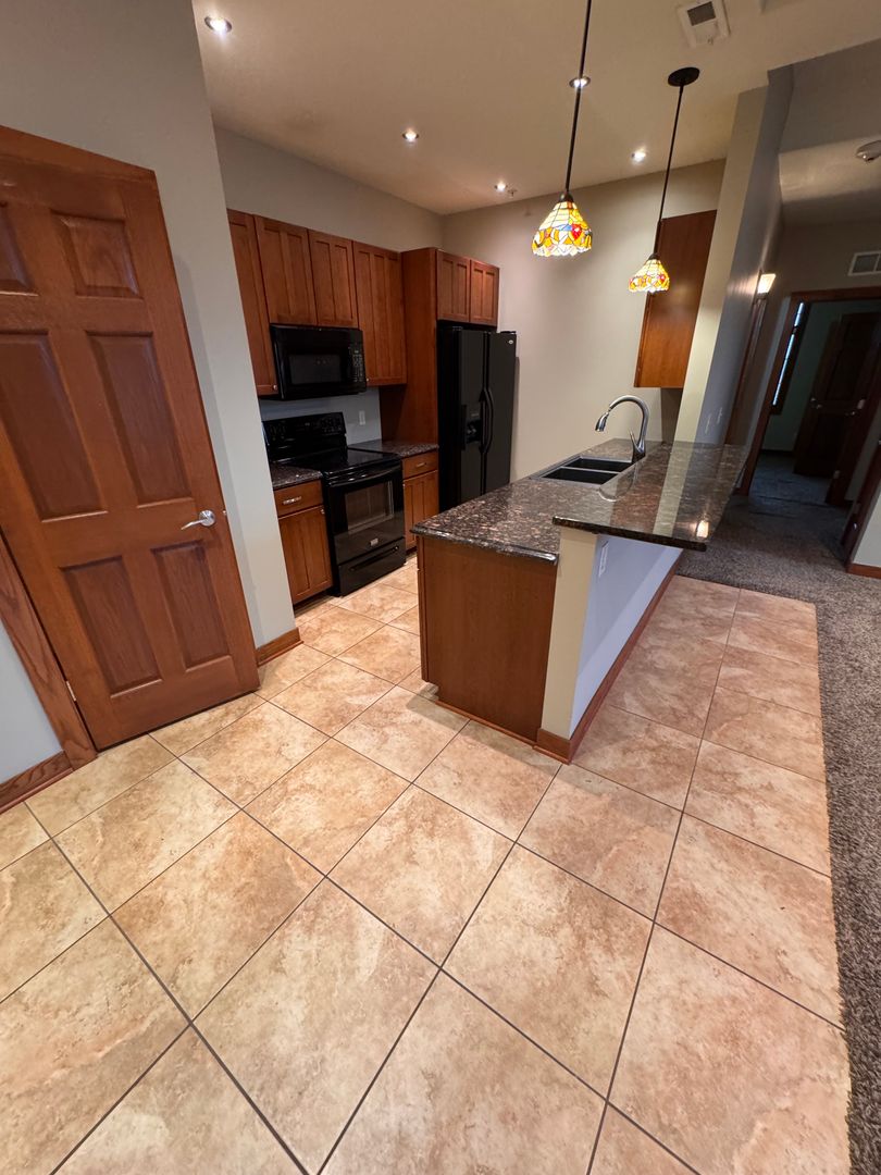 Windsor Heights Apartment: 6500 University Ave