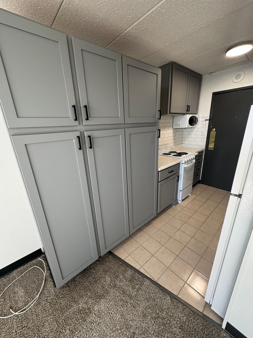 Clive Apartment: 11040 Hickman Road