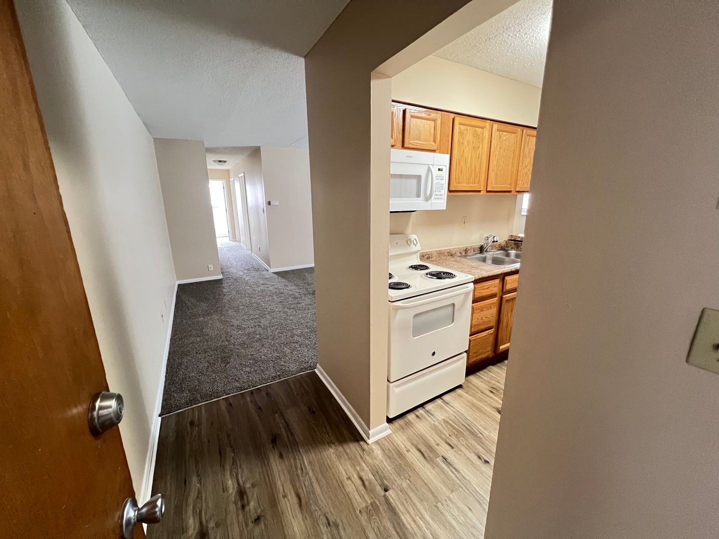 Urbandale Apartment: 7715 Hickman Road