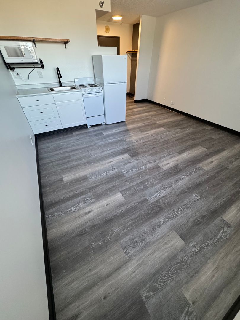 Clive Apartment: 11040 Hickman Road