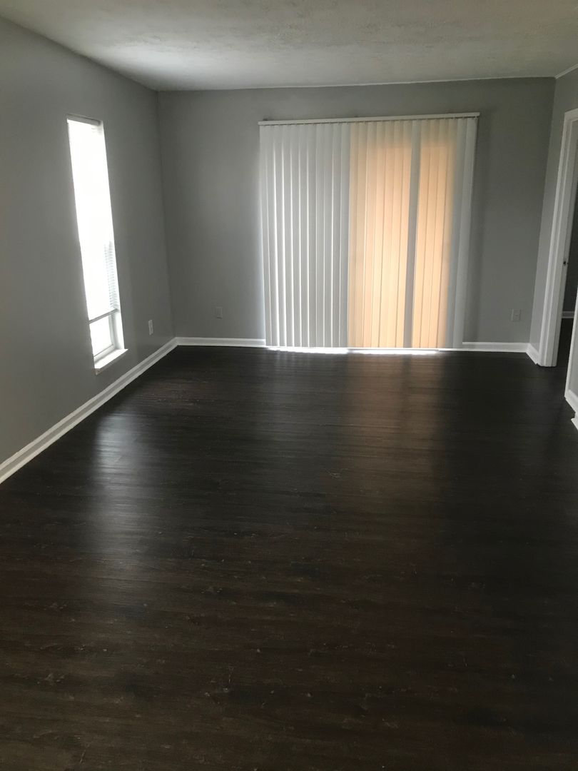 Lexington Apartment: 2085 Fontaine Building
