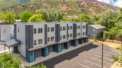 Newly Built Apartments in Glenwood Springs – photo 1