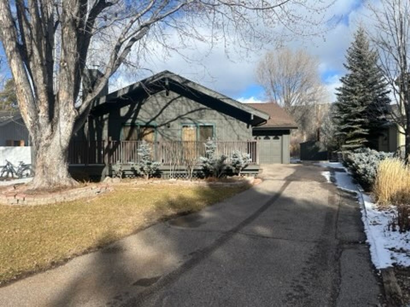 Carbondale House: 473 Stagecoach Ln