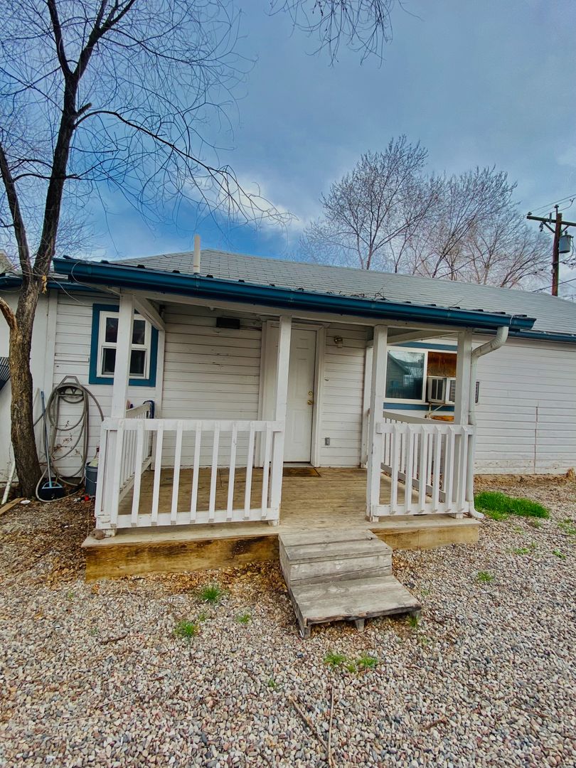 Rifle Apartment: 706 Railroad Ave -1