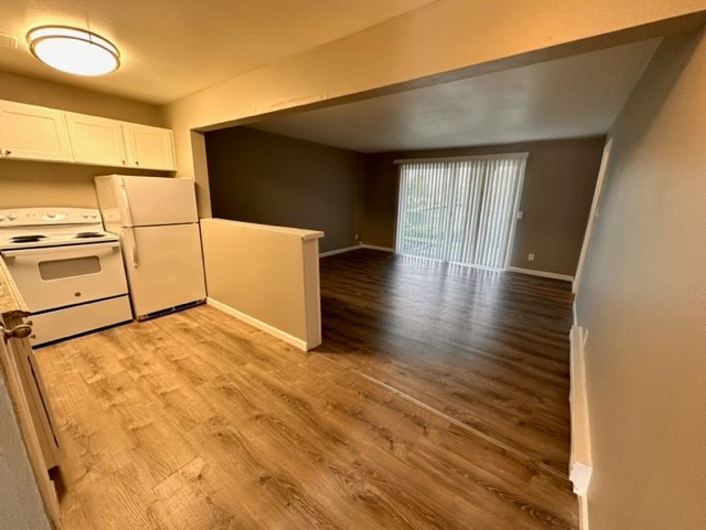 Kent Apartment: 23816 100th Ave SE