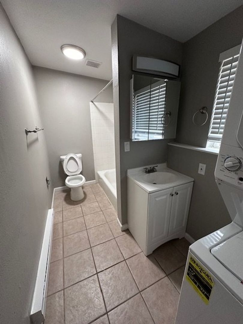 Kent Apartment: 23816 100th Ave SE