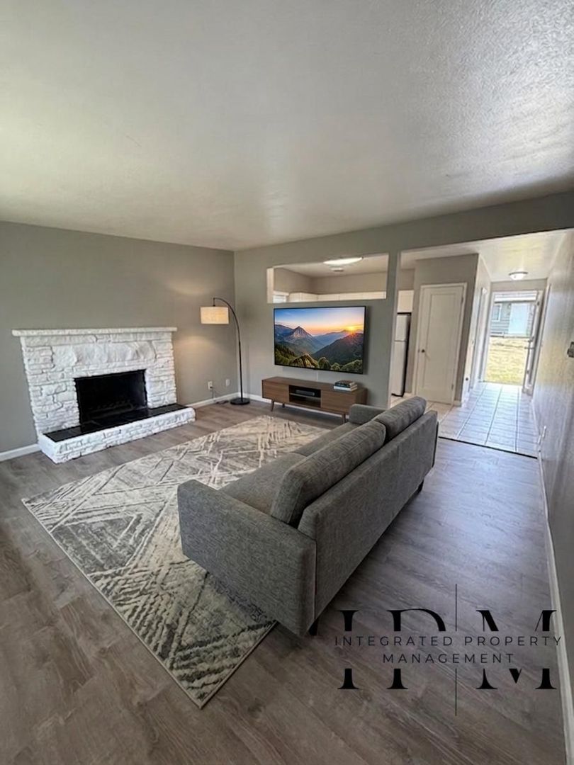 Kent Apartment: 23816 100th Ave SE