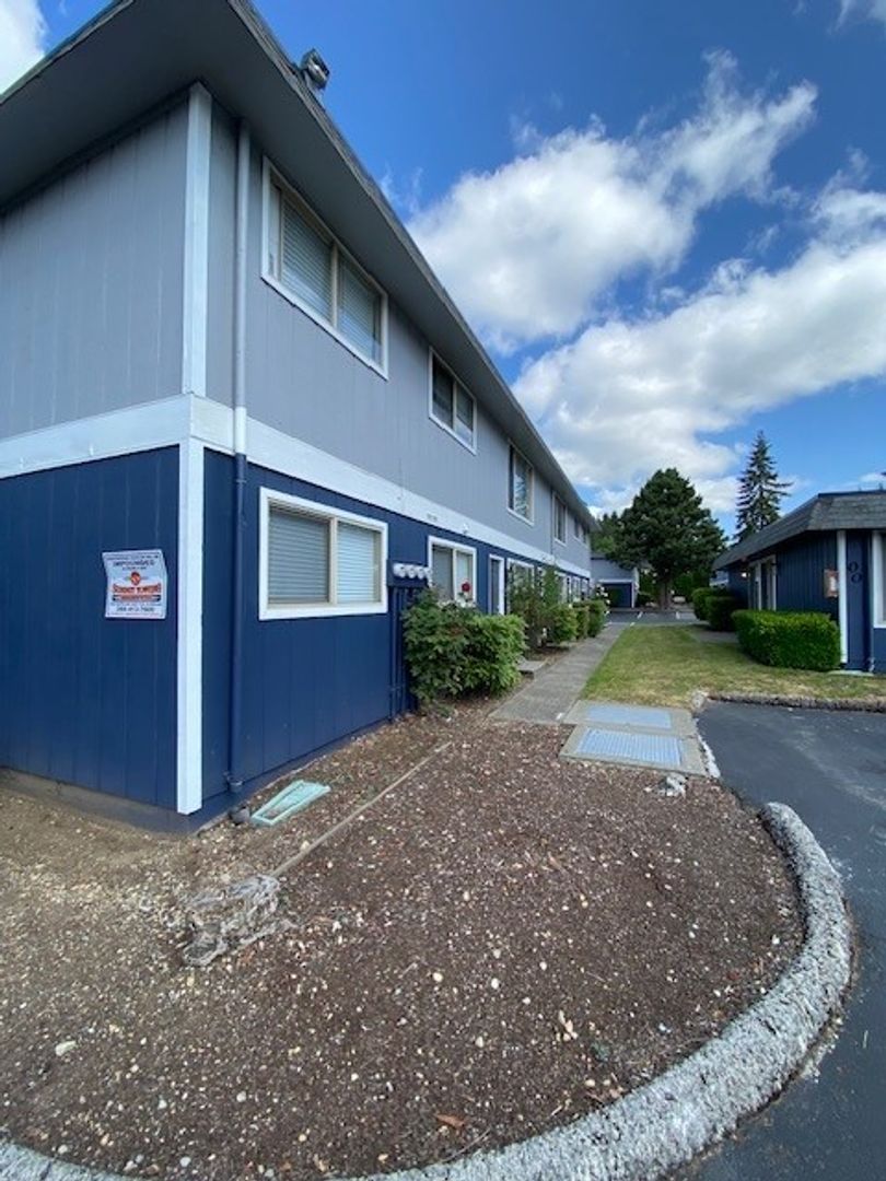 Olympia Apartment: 122 Lilly RD NE