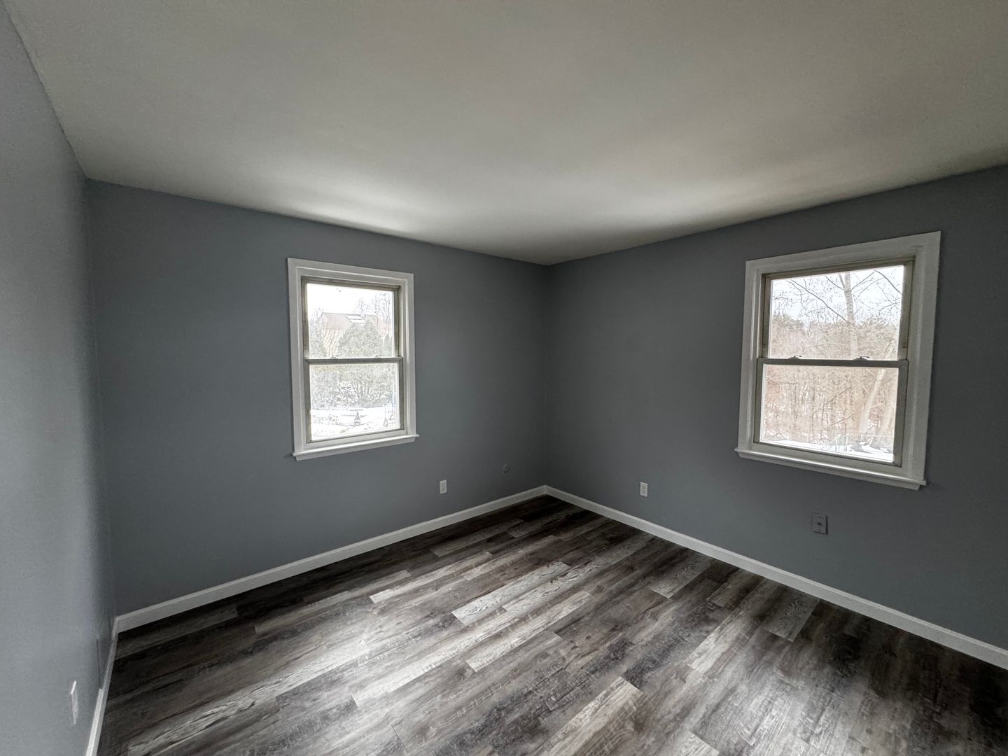 Manchester Apartment: 801 Mammoth Rd