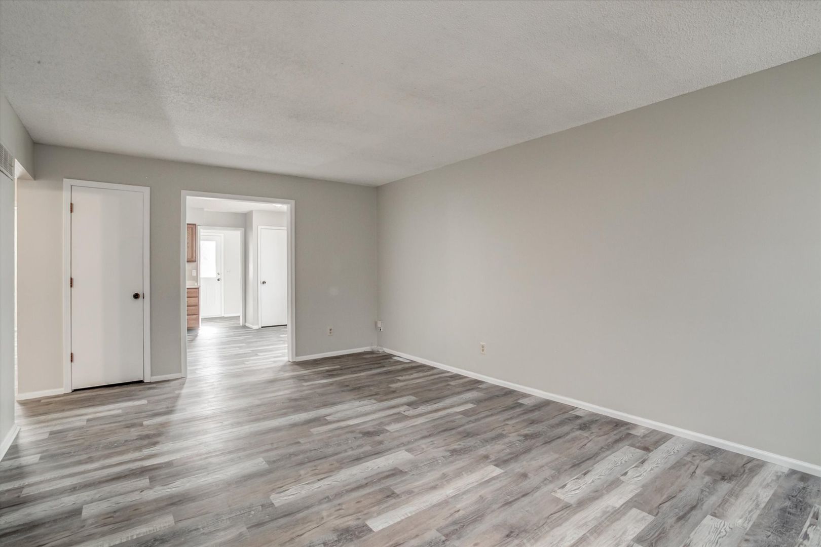 Raytown Apartment: 11009 - 11015 Rte 350 E.