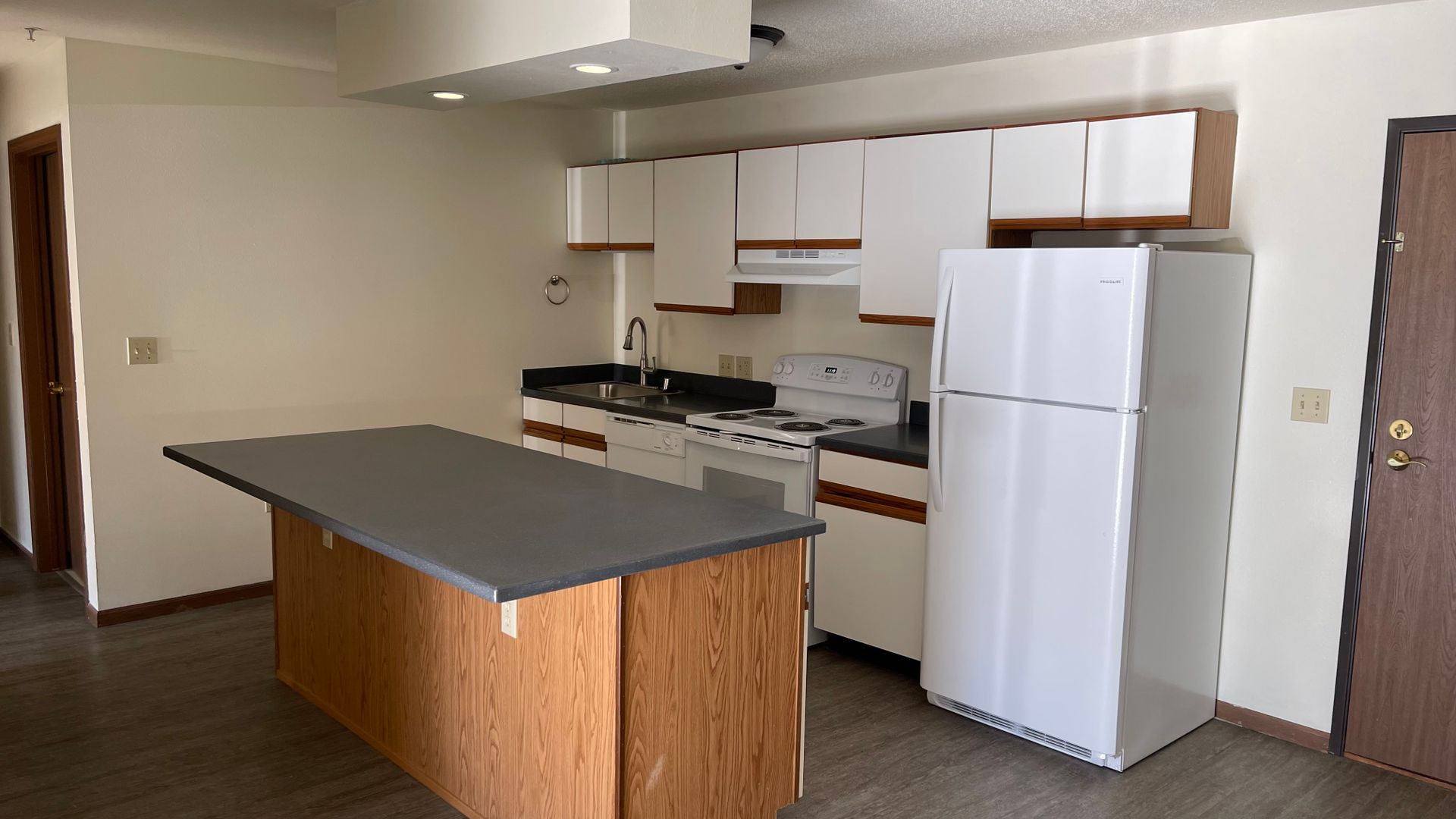 Portage Apartment: 2905-2965 Red Fox Run