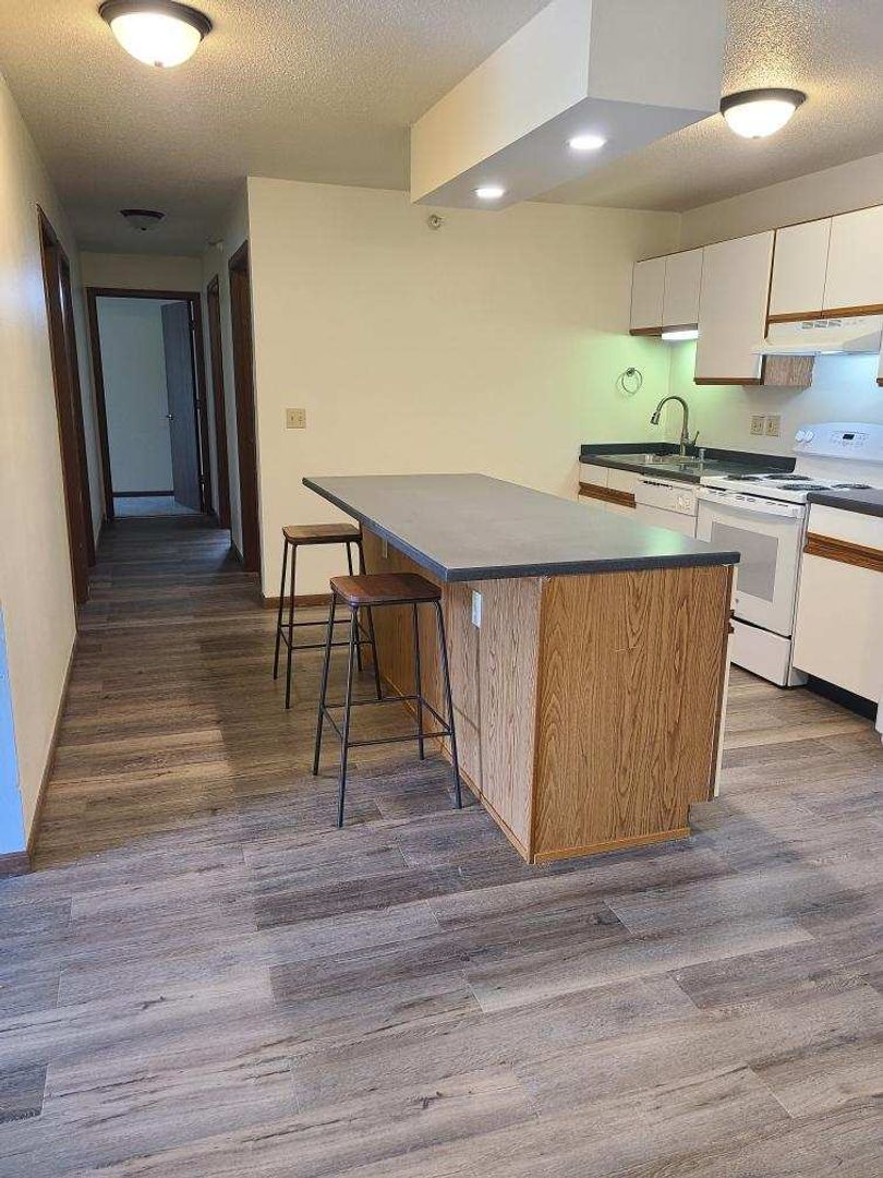 Portage Apartment: 2905-2965 Red Fox Run