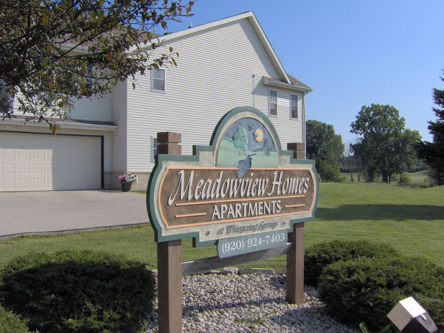 Fond du Lac Apartment: 235-333 Ledgewood Drive
