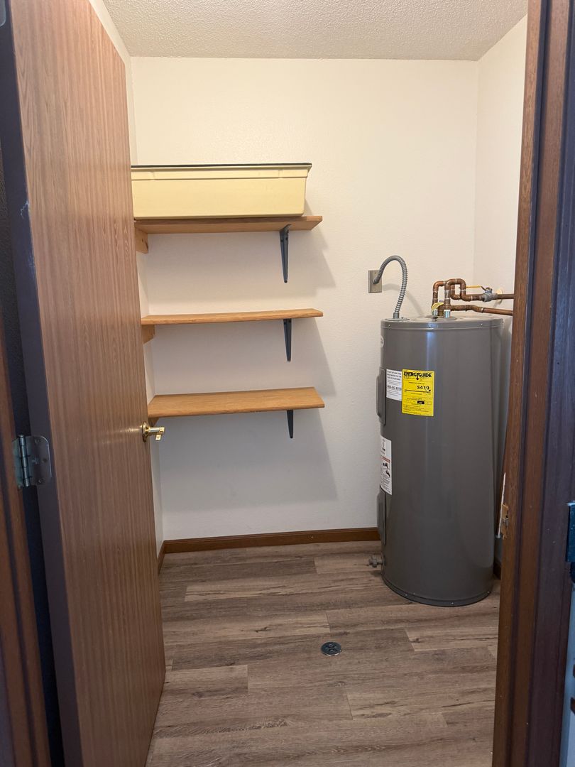 Portage Apartment: 2905-2965 Red Fox Run