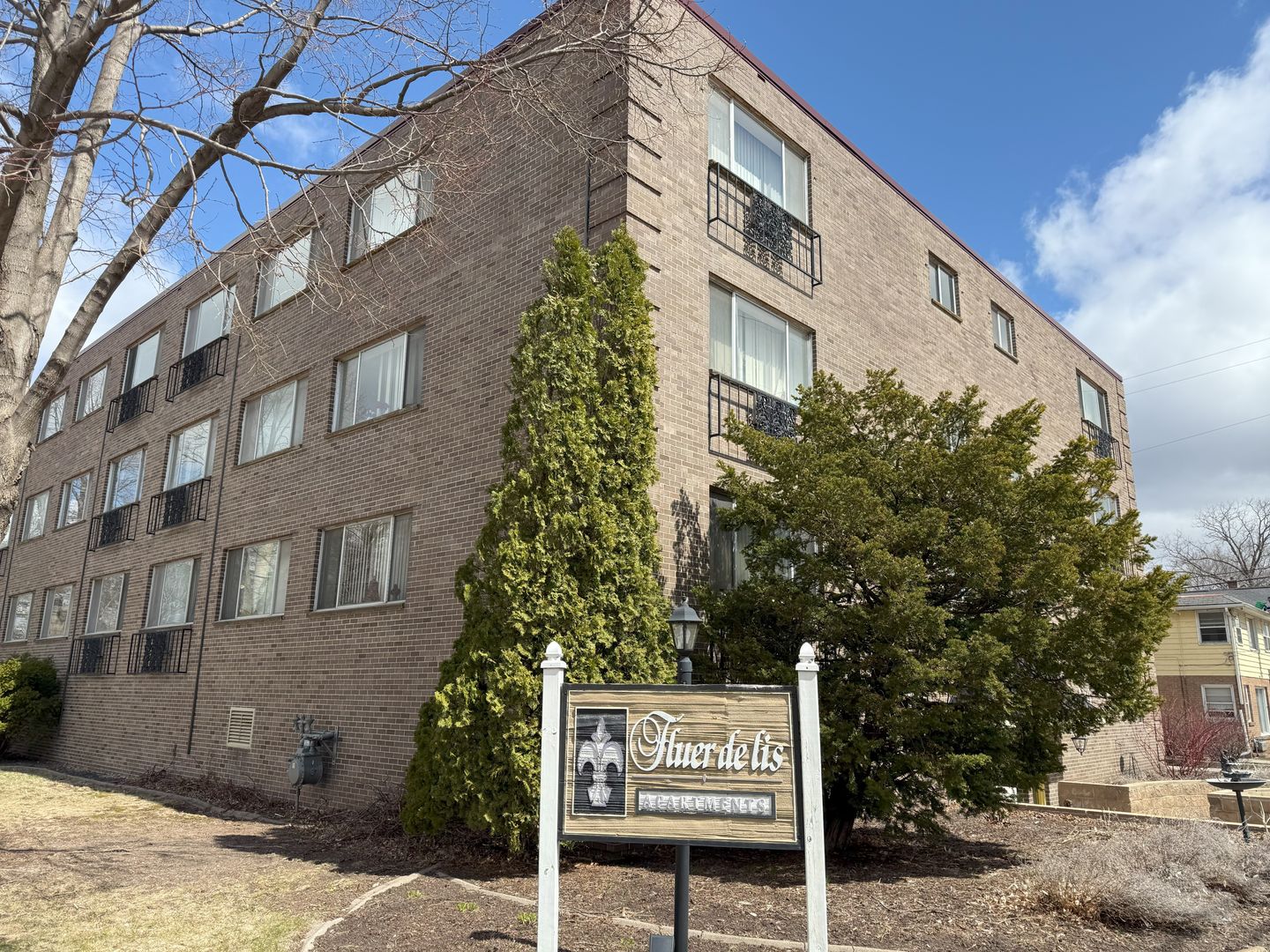 Oshkosh Apartment: 200 Merritt Av