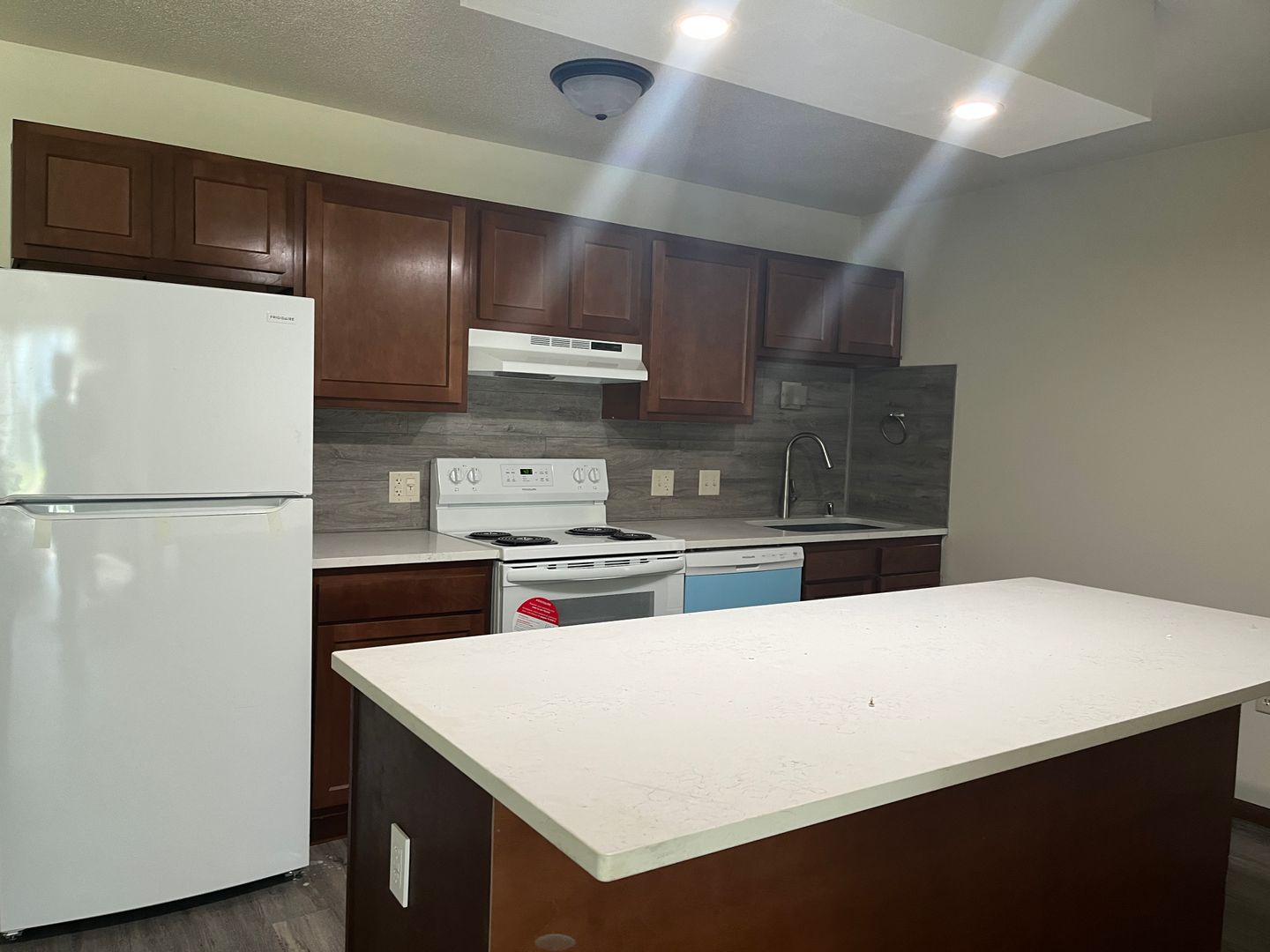 Portage Apartment: 2905-2965 Red Fox Run