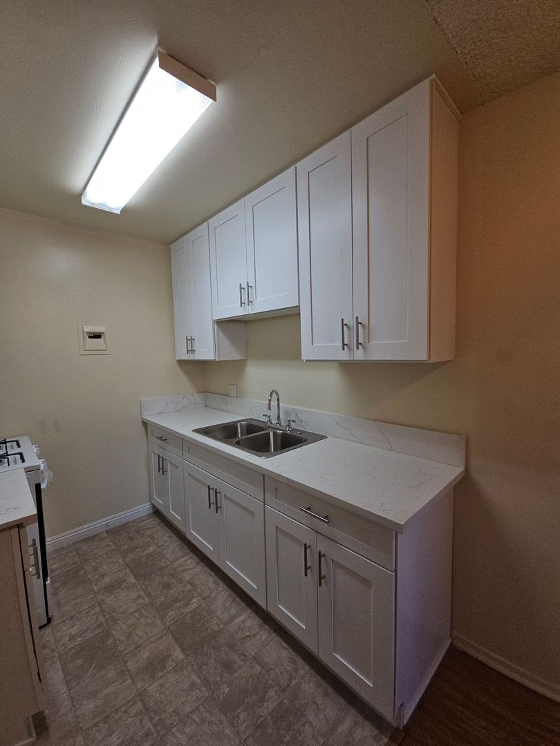 Glendale Apartment: 812 S. Glendale Avenue