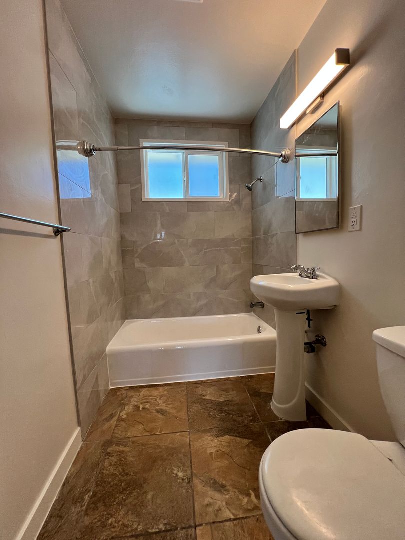 Los Angeles Apartment: 1030 N. Oxford Ave.