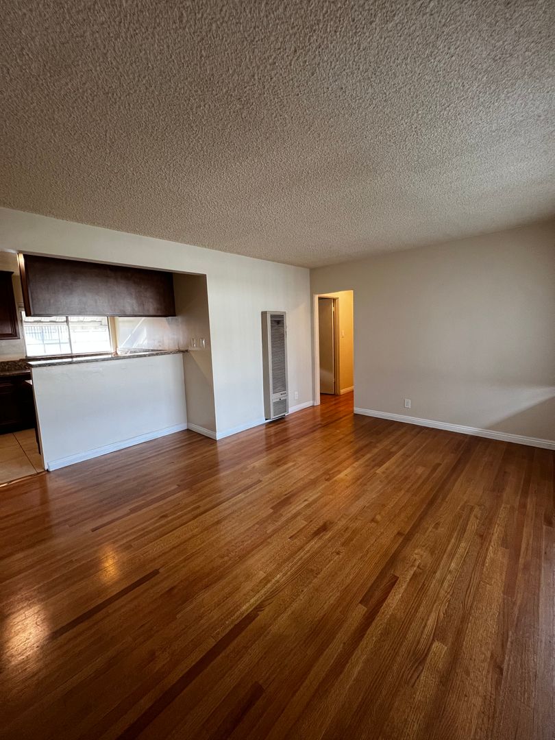 La Canada Apartment: 4481 Chevy Chase Drive