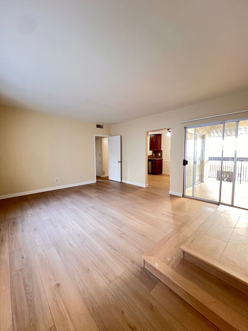 Glendale Apartment: 522 N. Kenwood Street