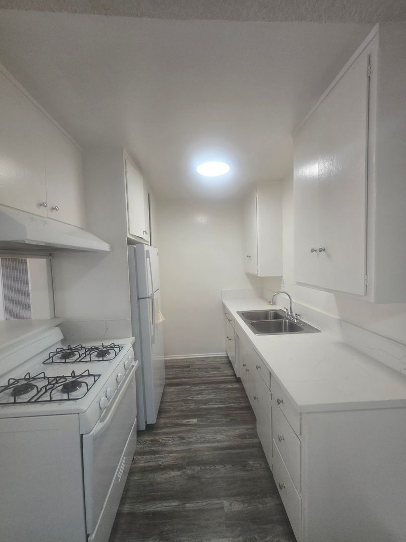 Glendale Apartment: 715 N. Isabel Street