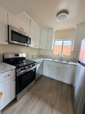 Beautifully Remodeled 2BR with Views & In-Unit Laundry