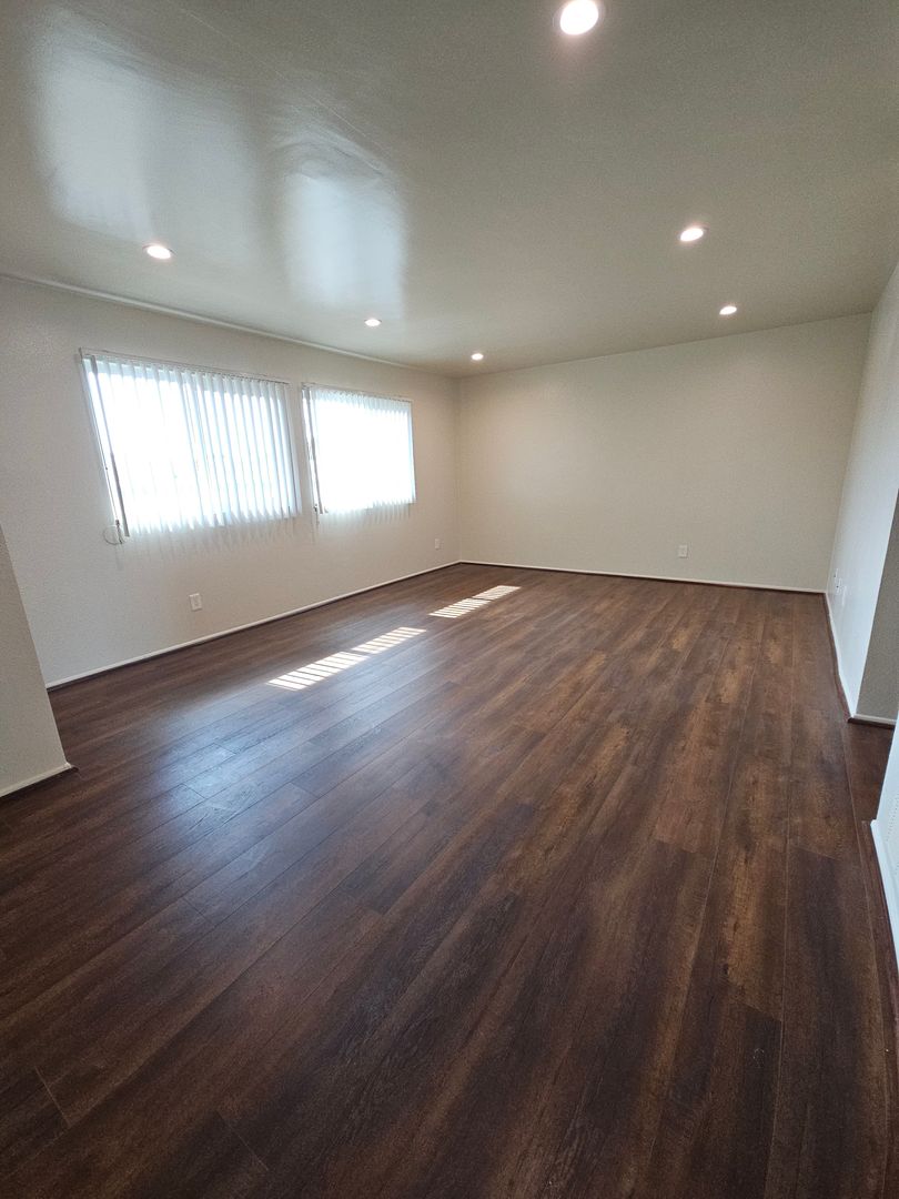 Glendale Apartment: 370 W. Wilson Avenue