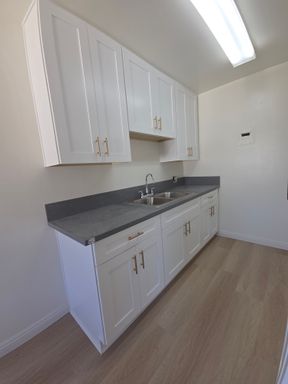 Newly Renovated Unit!! – photo 1