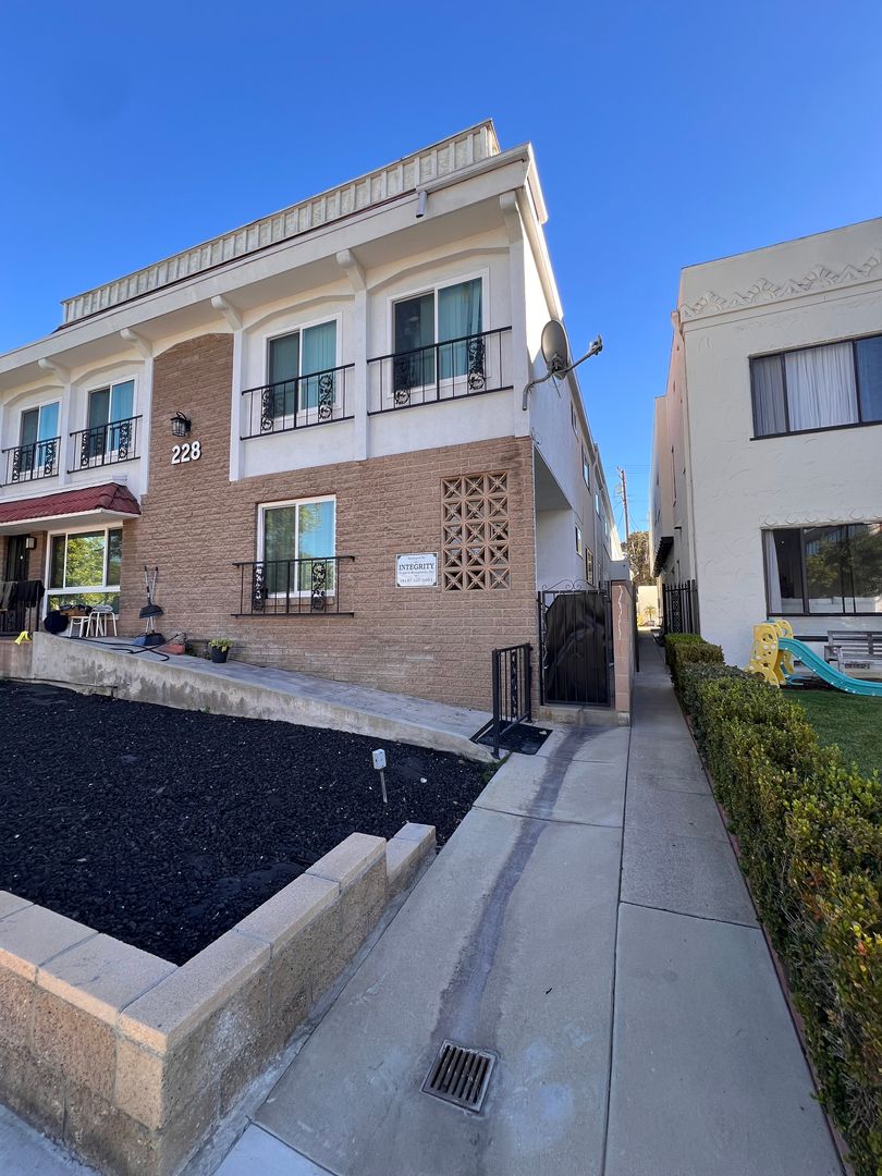 Glendale Apartment: 228 N. Jackson Street