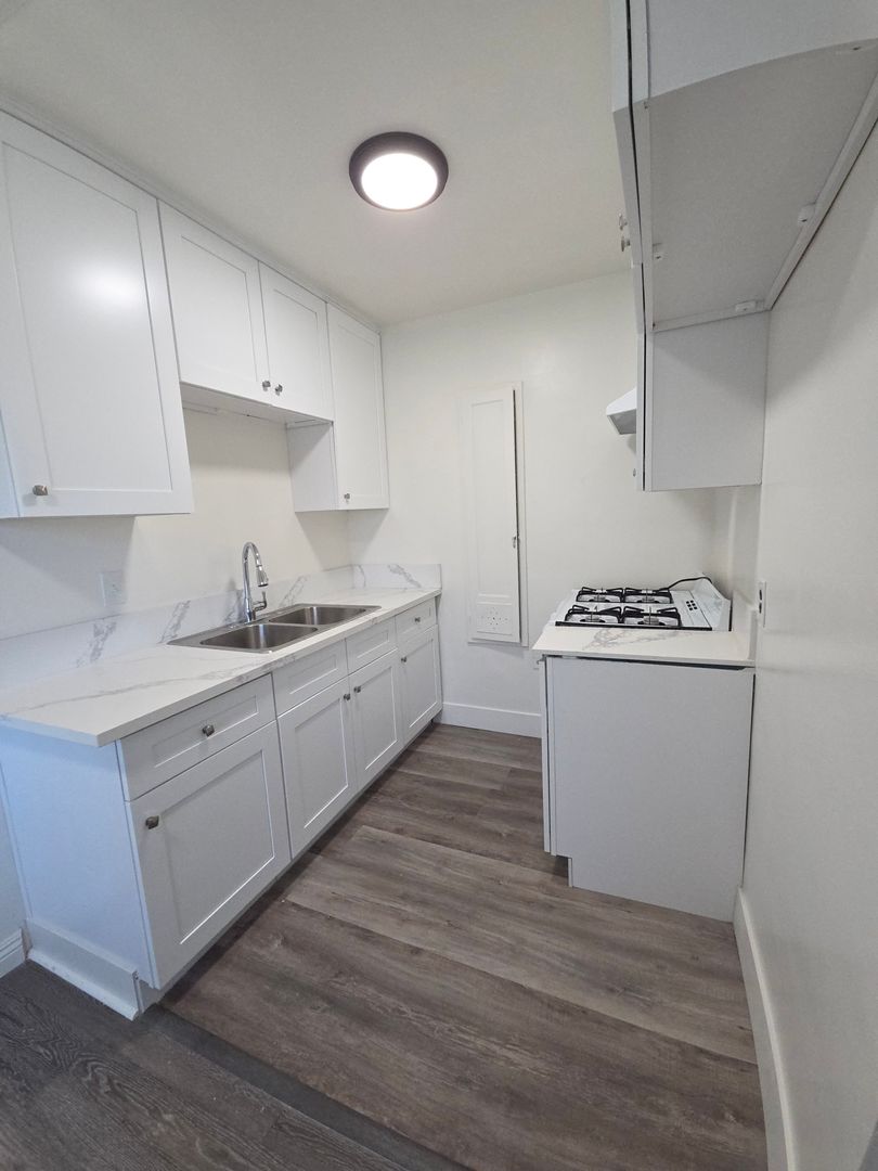 Glendale Apartment: 1515 E. Broadway