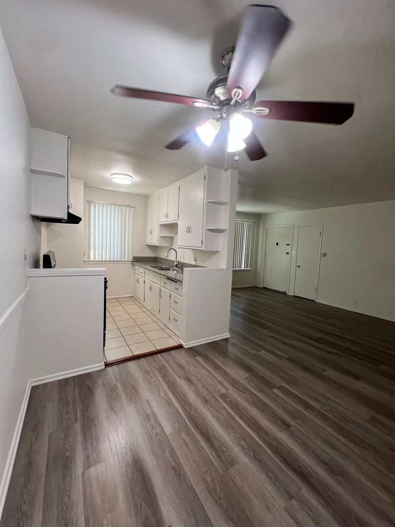 Los Angeles Apartment: 1030 N. Oxford Ave.