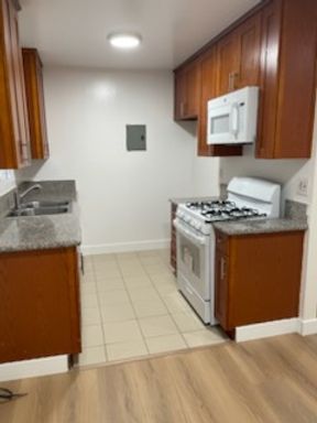 Second Floor 1BD 1BATH AVAILABLE – photo 1