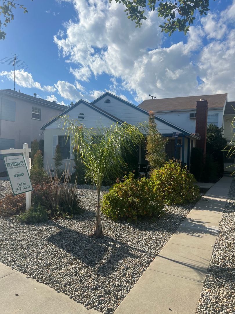 Glendale Apartment: 815-817 N. Adams Street