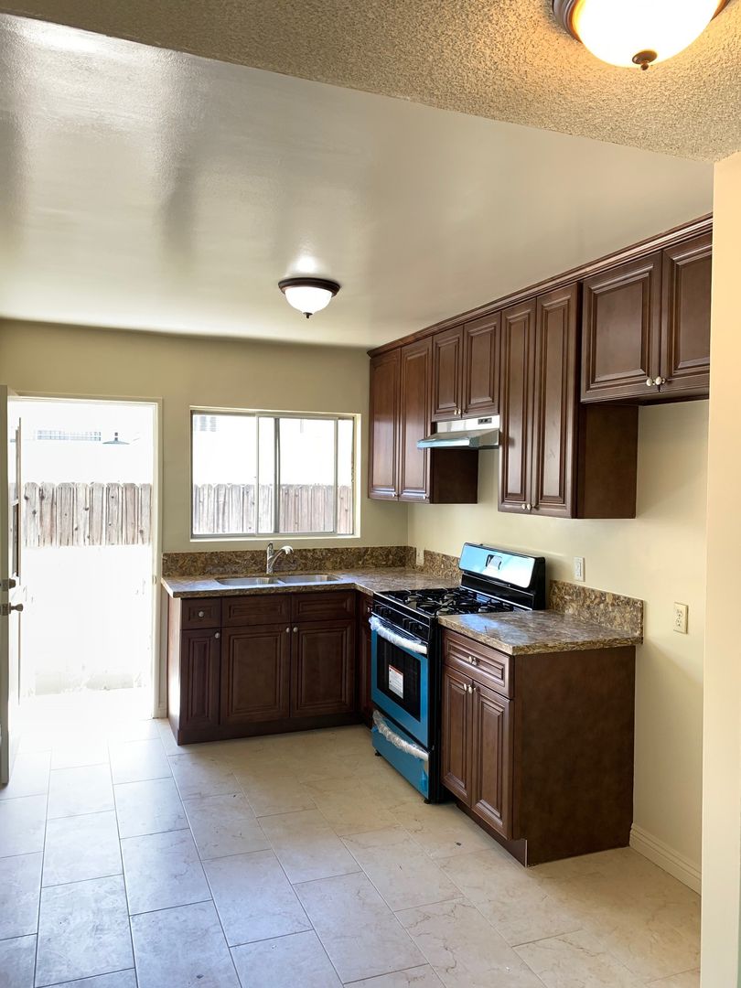 Glendale Apartment: 418 Piedmont Avenue