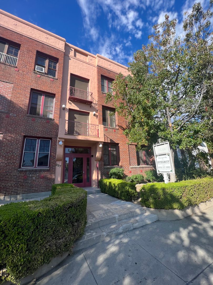 Glendale Apartment: 337 W. Elk Avenue