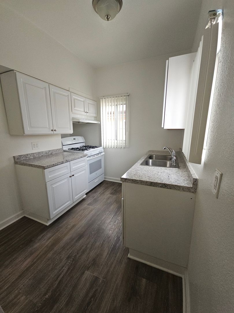 Glendale Apartment: 828 S. Glendale Avenue
