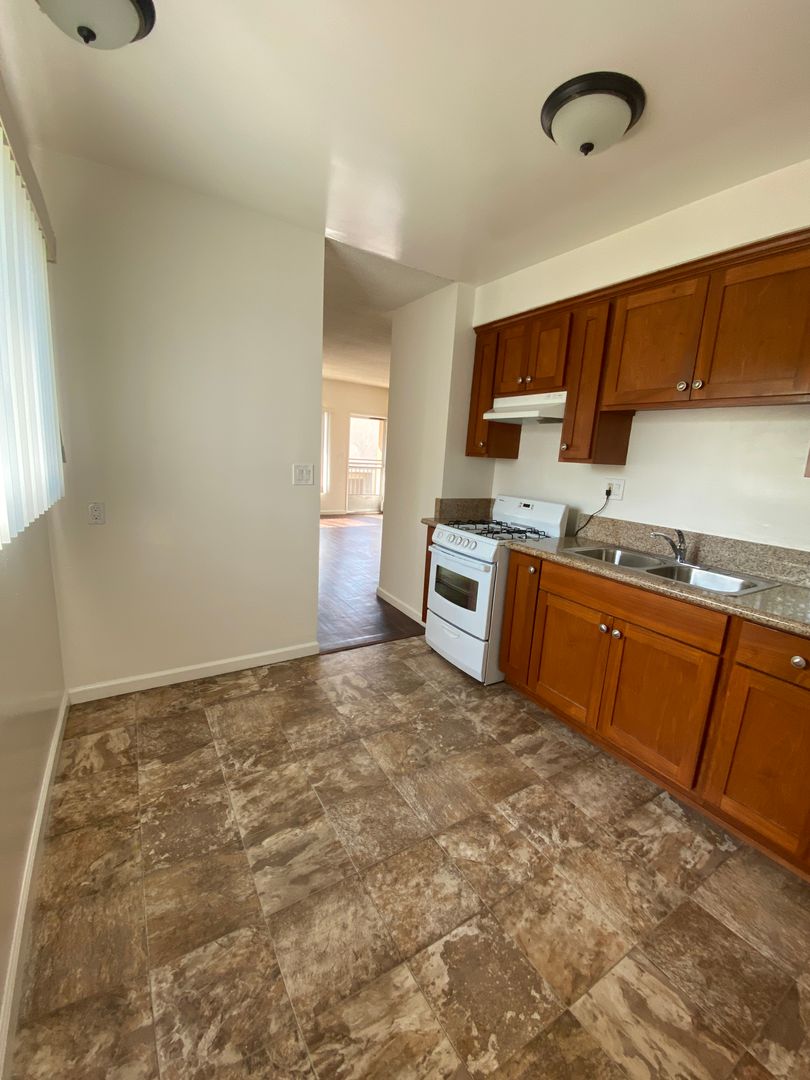 Glendale Apartment: 434 W. Dryden Street