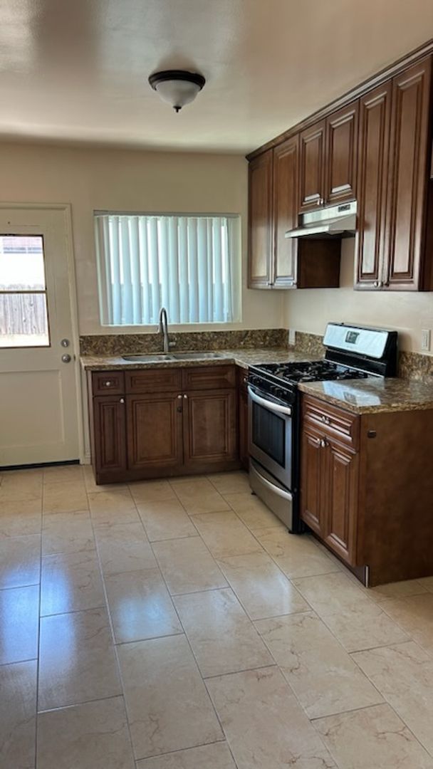 Glendale Apartment: 418 Piedmont Avenue