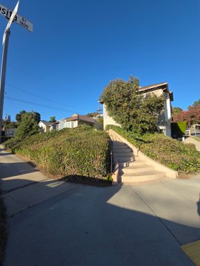Modern private unit with brand new upgrades – photo 1