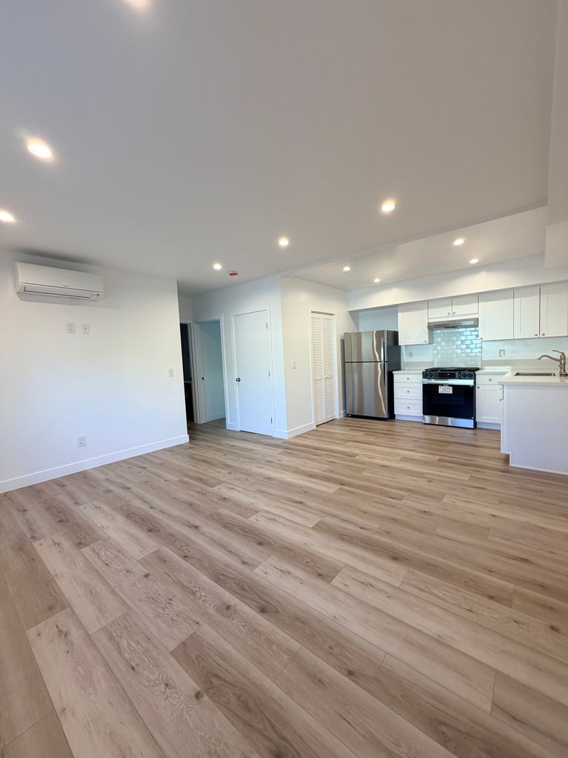 Glendale Apartment: 411 Naranja Drive