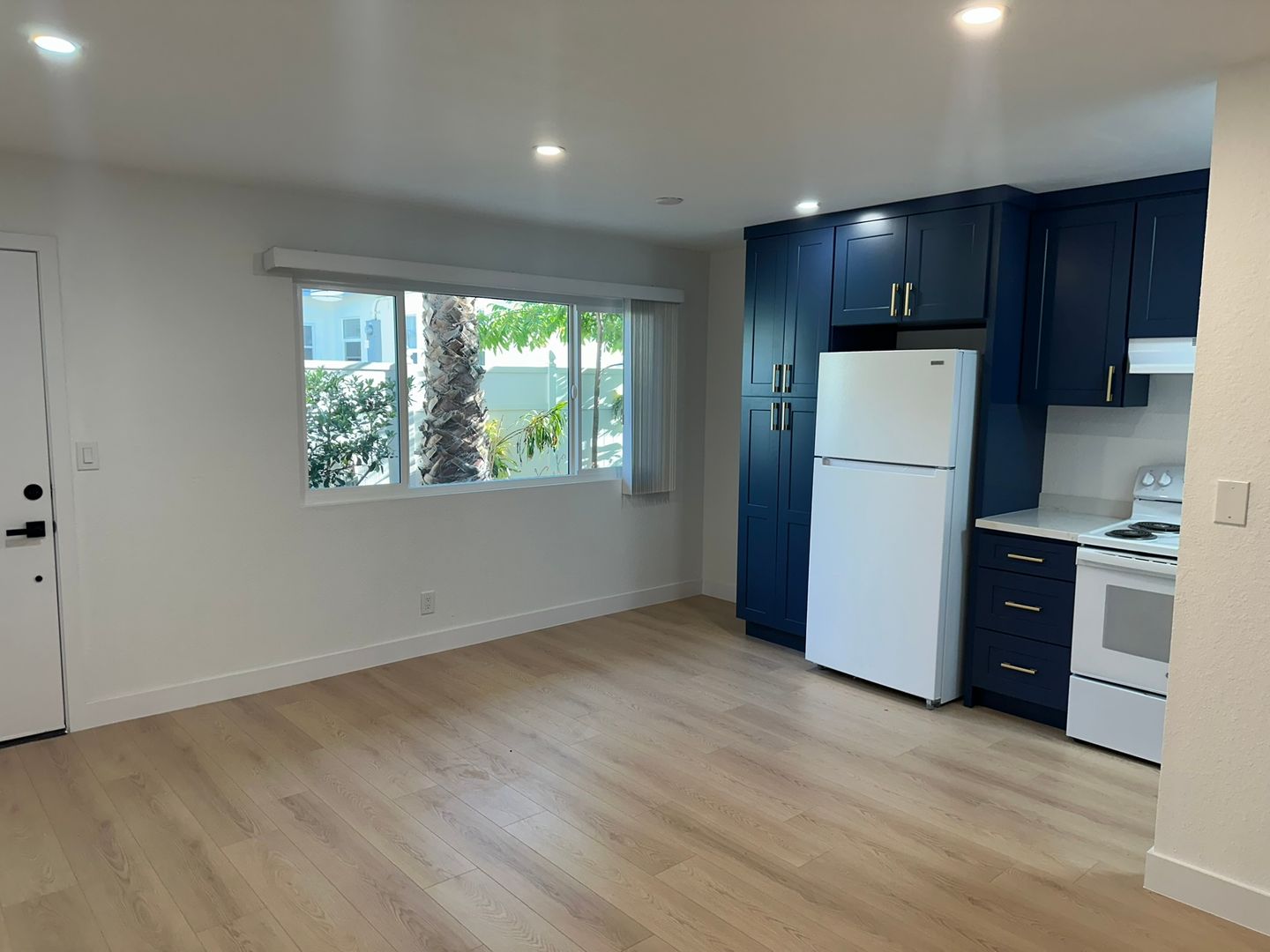 Chatsworth Apartment: 10317 Jordan Avenue