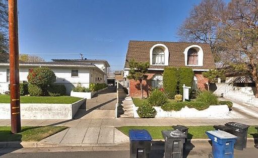 1907 W. Victory Blvd. #D – photo 1