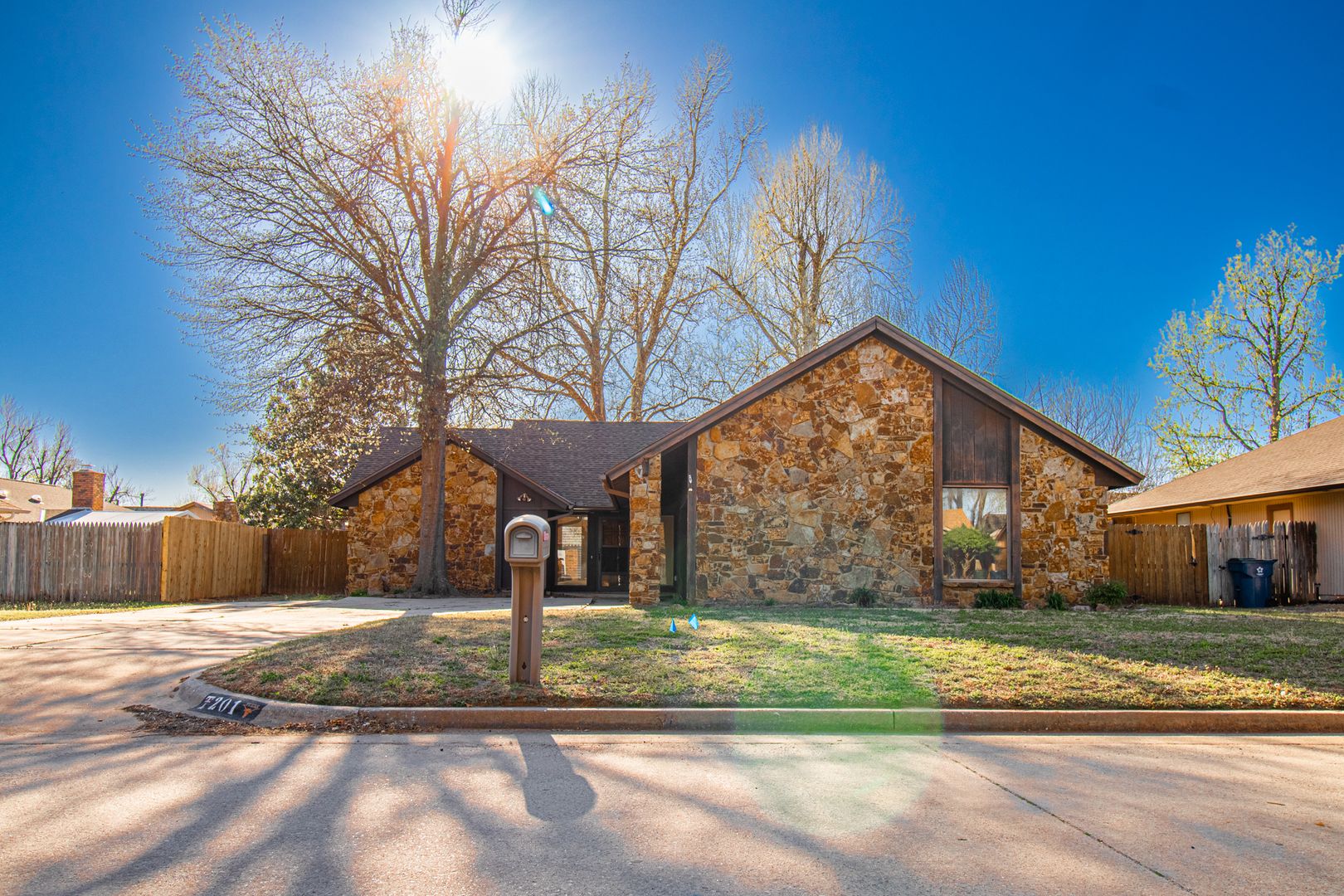 Midwest City House: 201 Three Oaks Dr