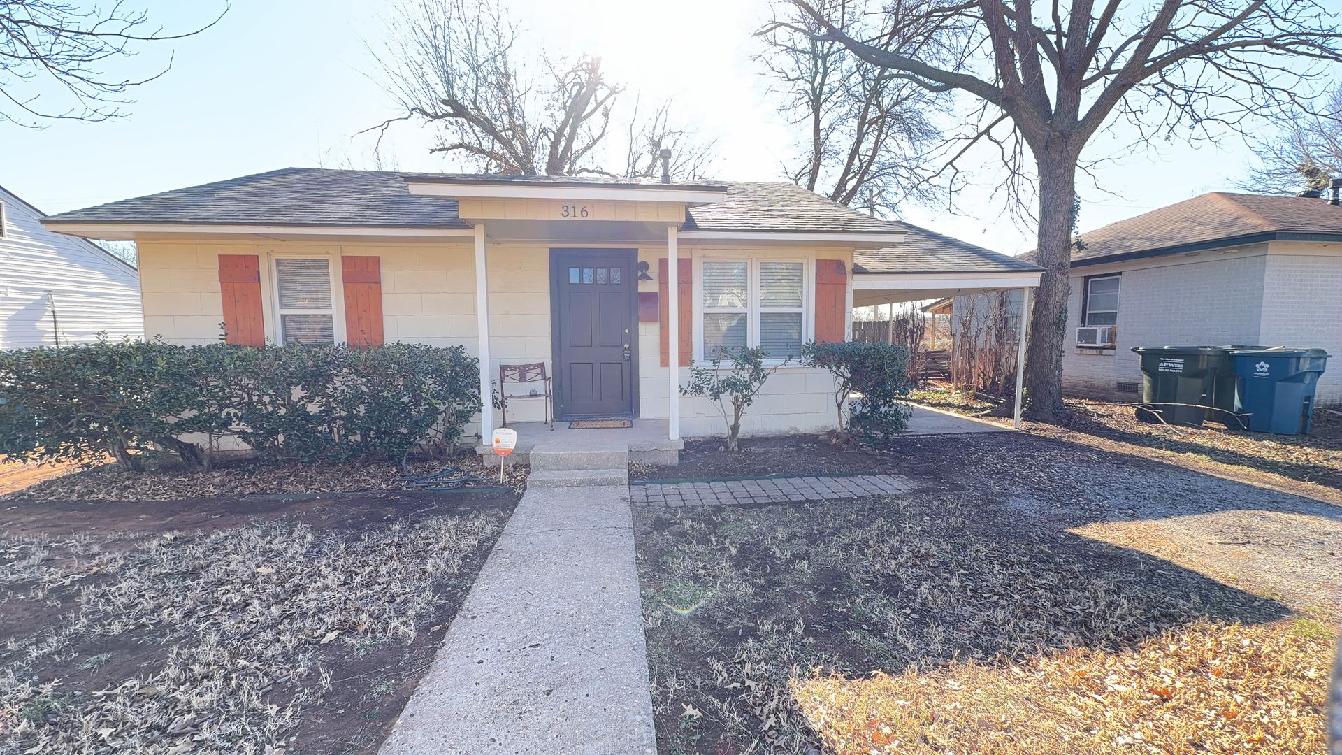 Edmond House: 316 Benton Rd.