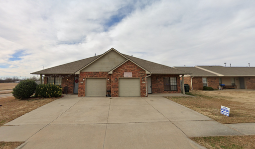 Very nice 3 Bedroom 2 Bath duplex in Norman! – photo 1
