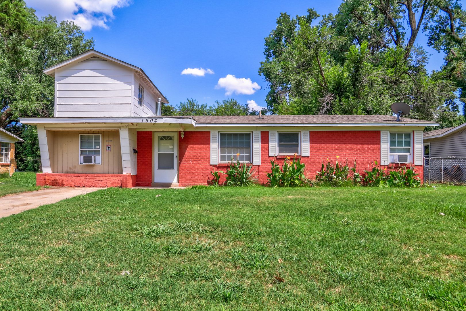 Del City House: 1904 Cherry Lane