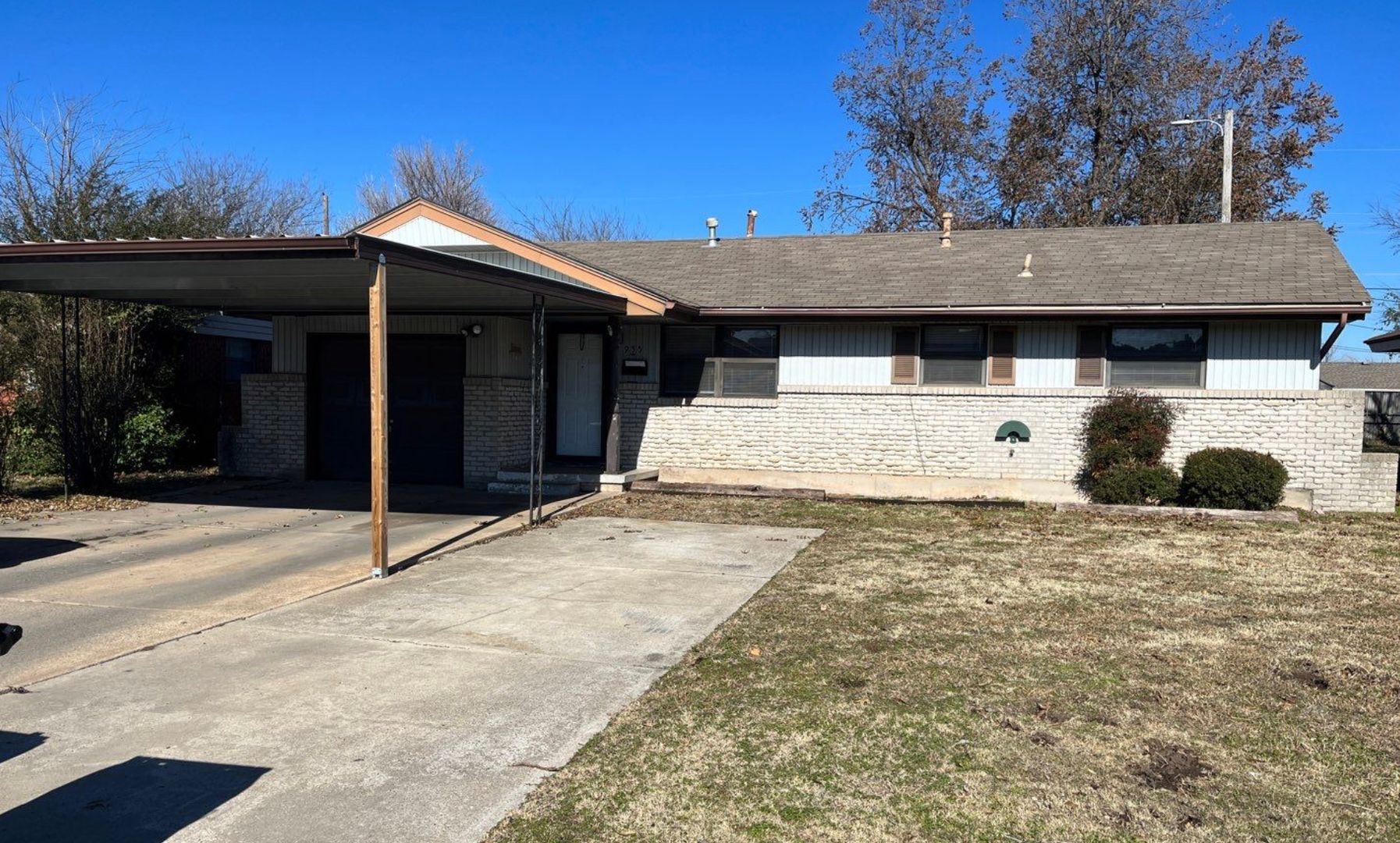 Moore House: 955 SW 4th Place