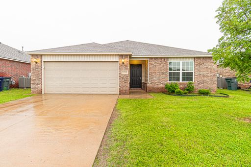 3 bedroom, 2 bath home in Colony Pointe neighborhood & Piedmont School
